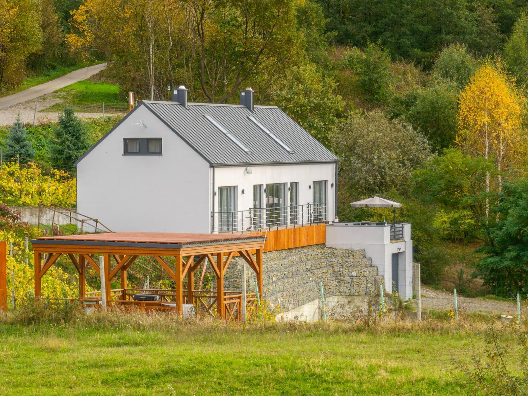 Dabrowka W Winiarni Holiday home